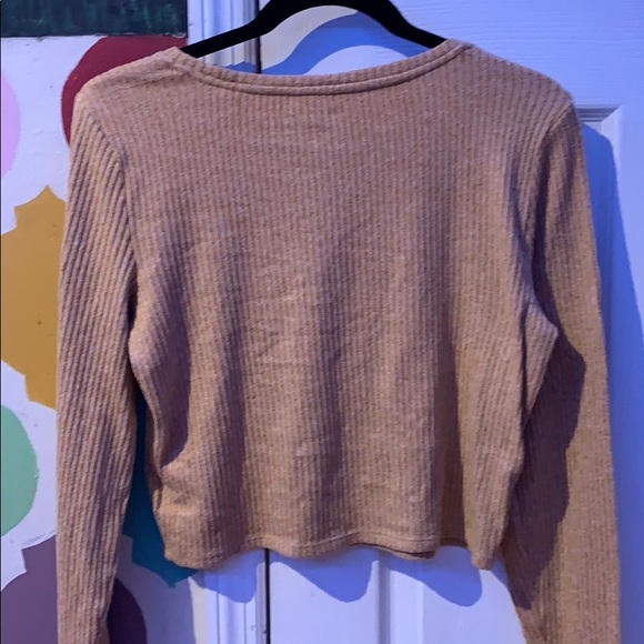 tan american eagle cropped long sleeve - Picture 2 of 2